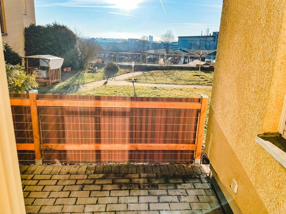 Schoene Wohnung, Eigene Terrasse, Privater Parkplatz, Wi-Fi, Waschmaschine, 3P Chemnitz Bagian luar foto